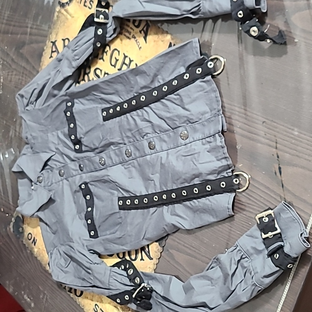 Lip Service - Suspect Device Top (S)
